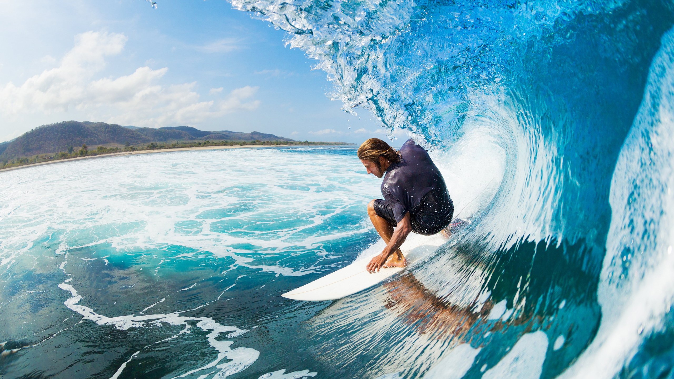 “胡利安·门德斯的进攻与防守双重威胁,助力美洲狮队实现突破”